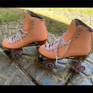 Size 8 Moxi beach bunny skates